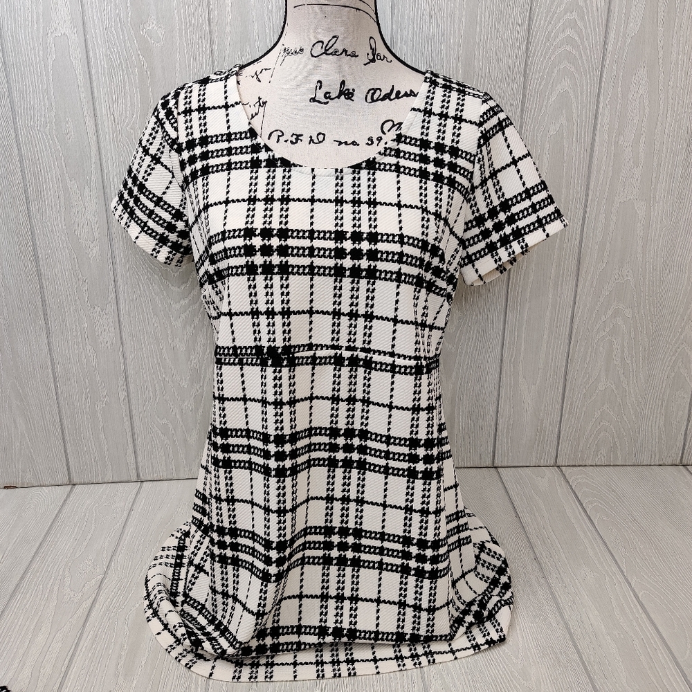 Motherhood Maternity Black & White Plaid Top szM
